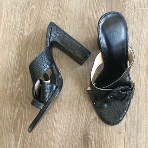 NWOT RAYE X HOUSE OF HARLOW HEEL